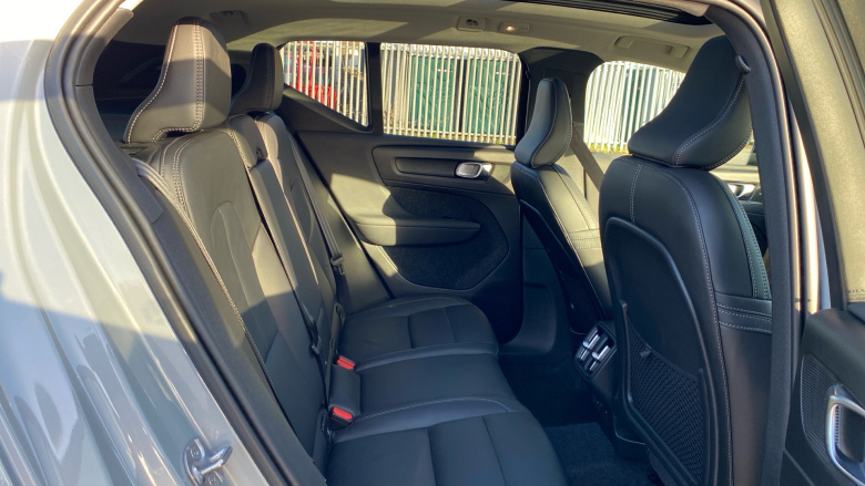 Volvo XC40 2.0 B4P Ultra Dark 5dr Auto Petrol Estate